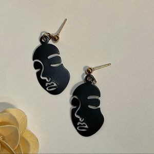 Silhouette face earrings